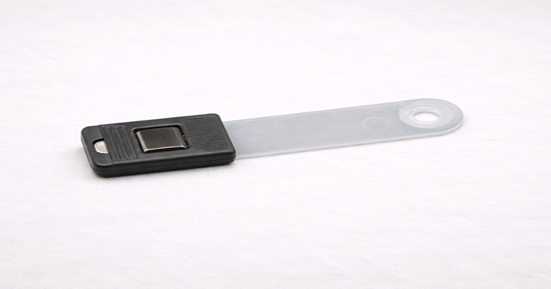 Clip portabadge - plastica nera con linguetta LMT0251