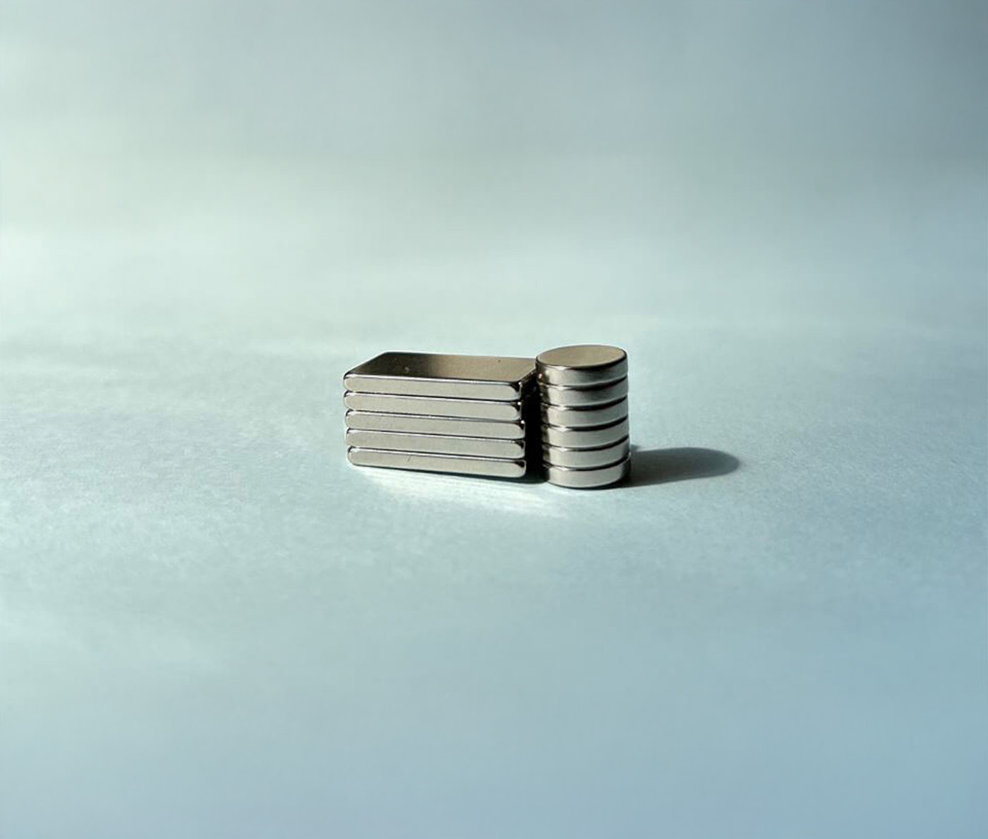 Progetti di design su misura con chiusure magnetiche.